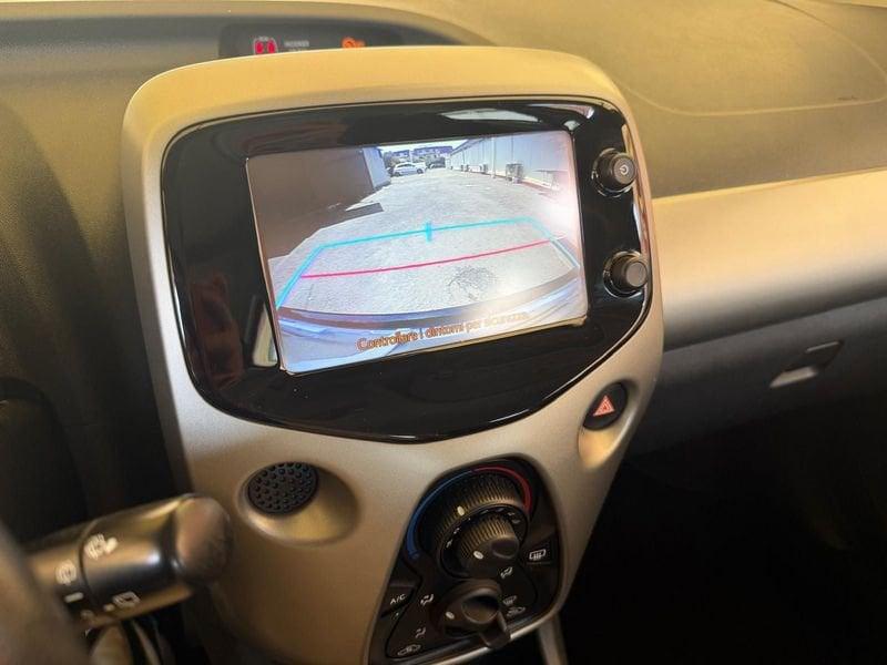 Toyota Aygo 1.0 70 CV x-play, RETRO, CERCHI IN LEGA