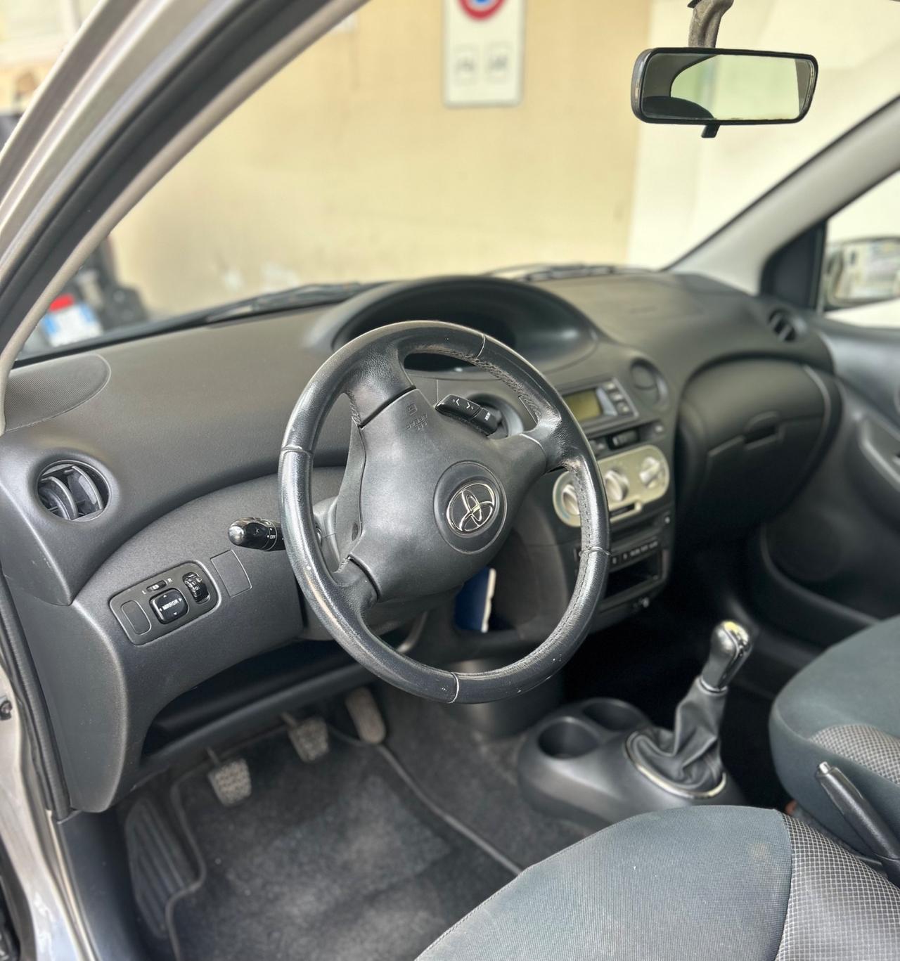 Toyota Yaris 1.3i 16V cat Sol Neopatentati