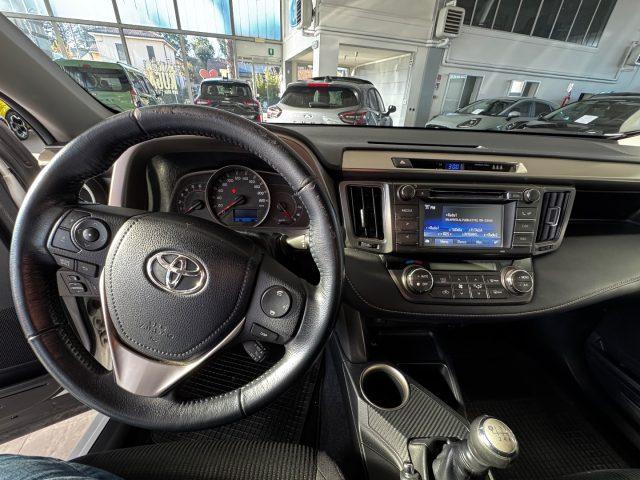 TOYOTA RAV 4 TD 2WD Style White Ed.