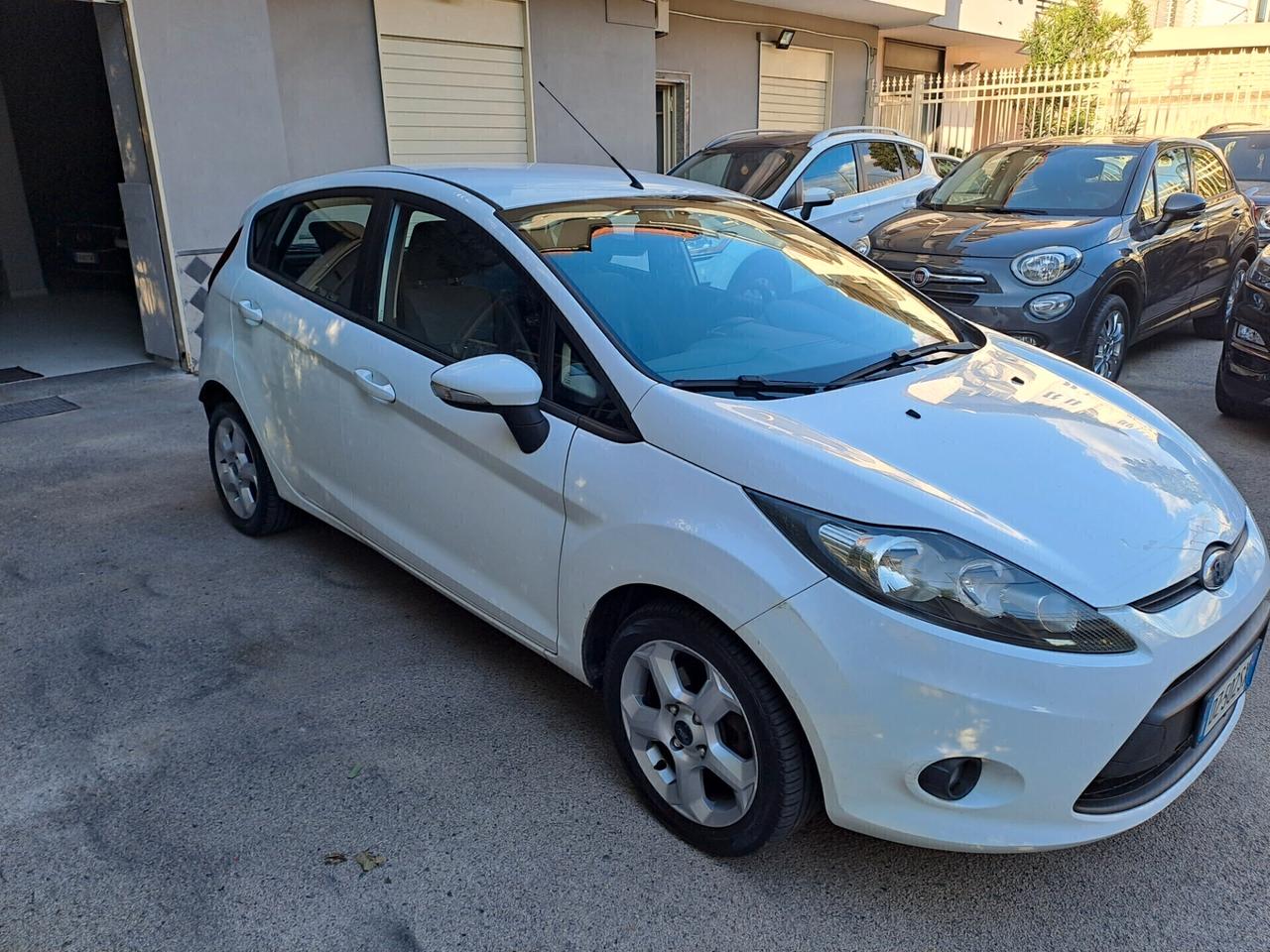Ford Fiesta 1.4 5 porte Bz.- GPL Titanium