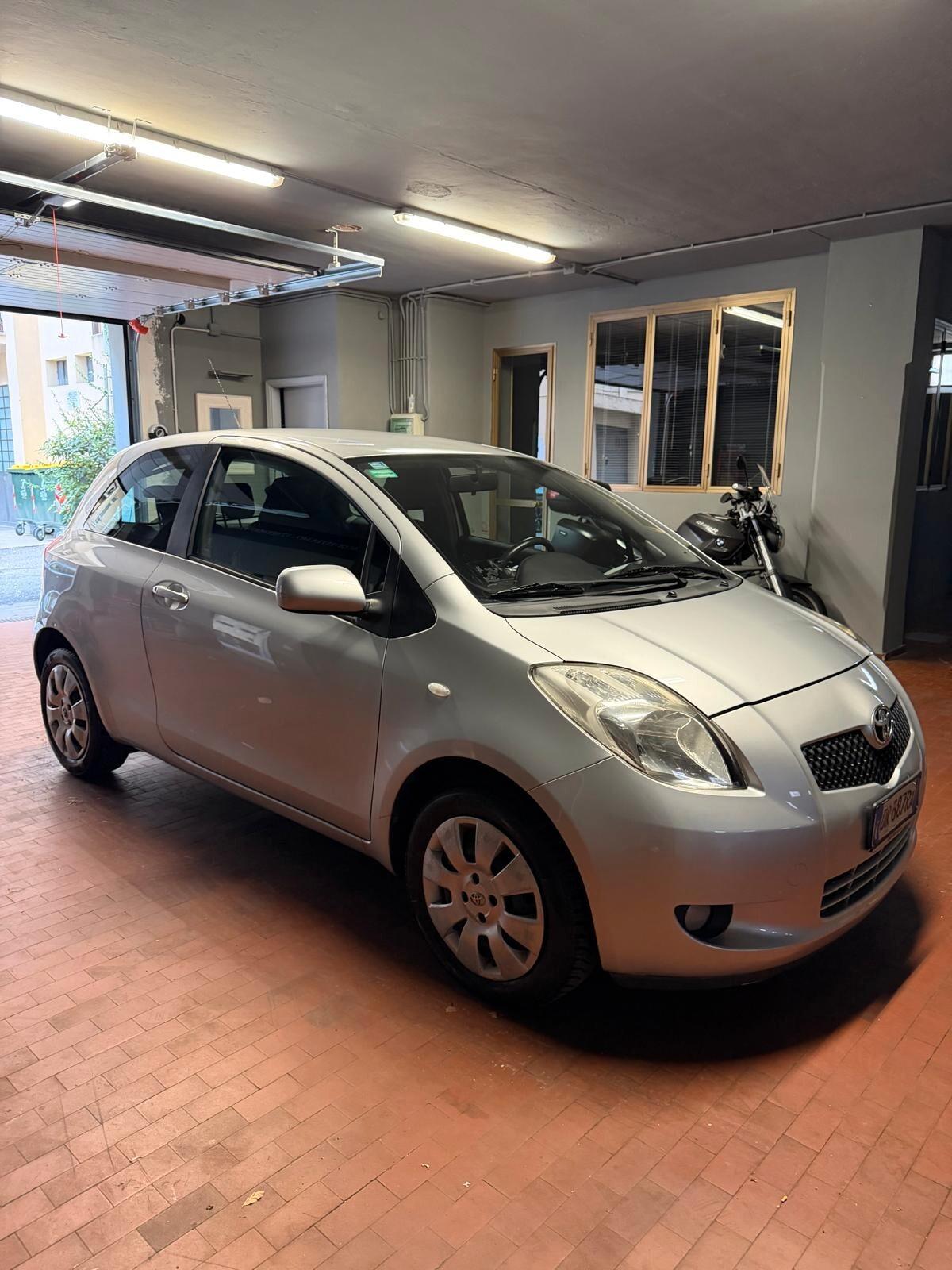 Toyota Yaris 1.0 3 porte Sol