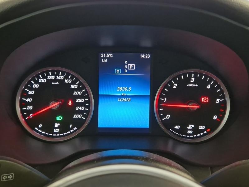 MERCEDES-BENZ 220 d 4Matic Business Extra aut.