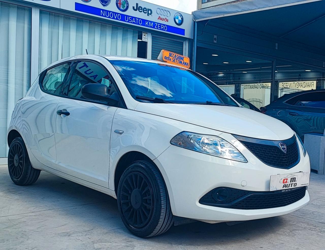Lancia Ypsilon 1.0 Hybrid Ecochic silver 11/2020