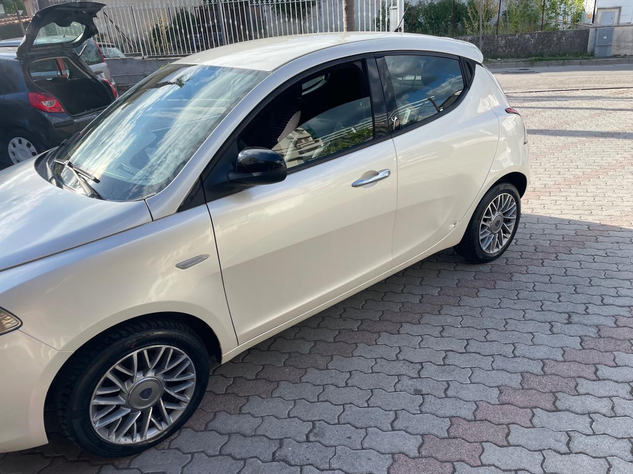 Lancia Ypsilon 1.2 69 CV 5 porte S&S Gold