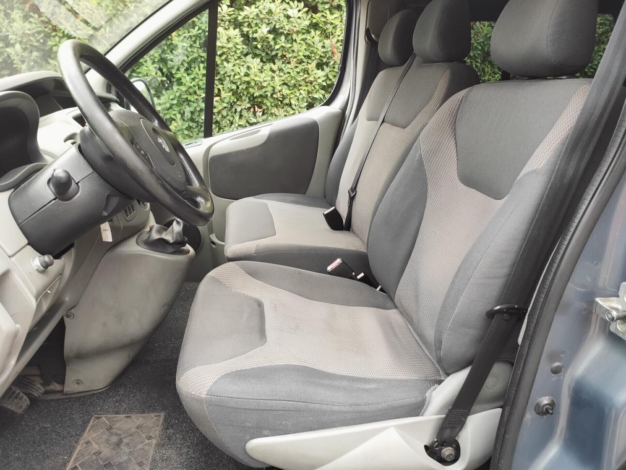 Opel Vivaro 9 posti 2012