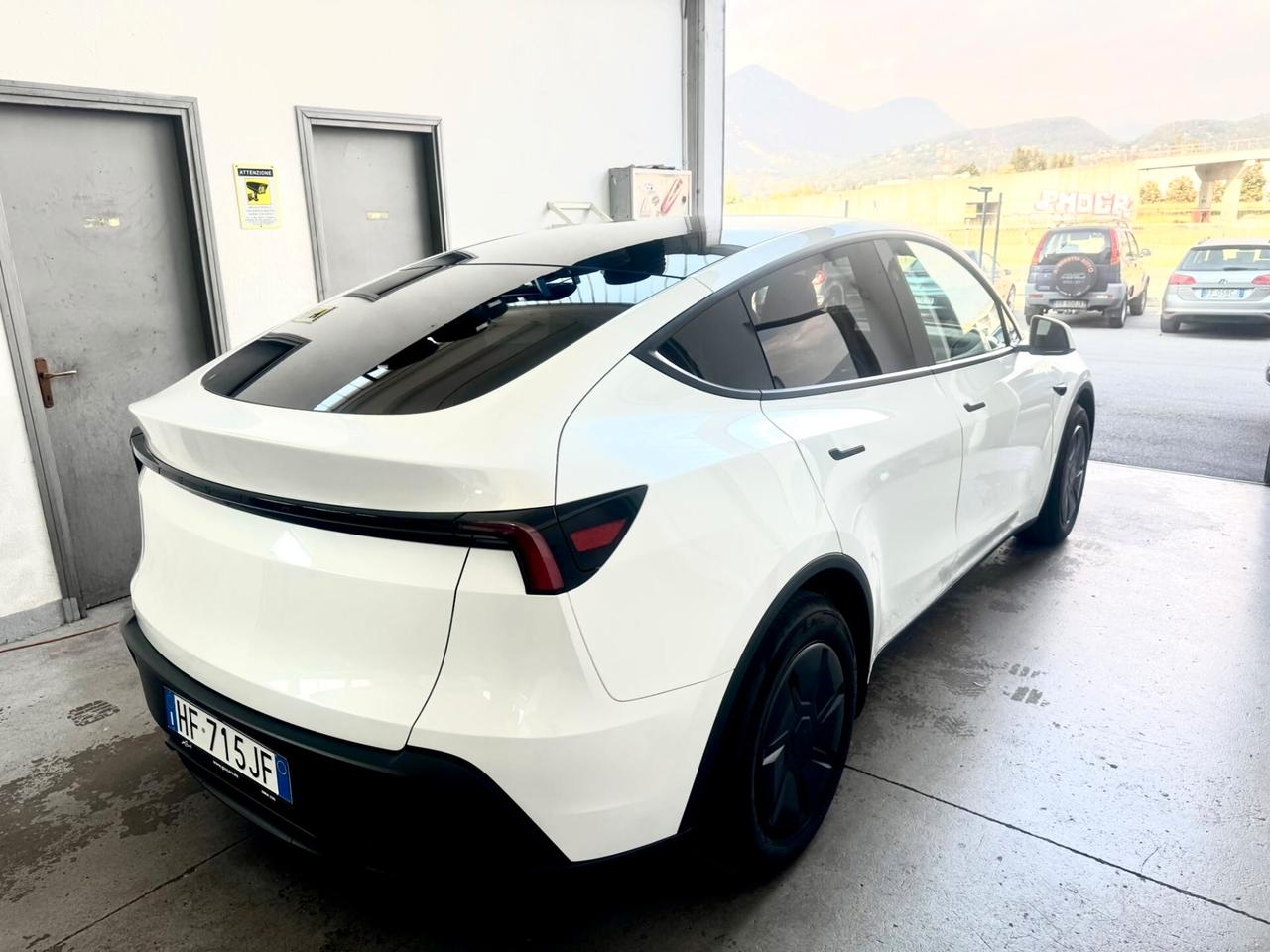 Tesla Model Y RWD Standard