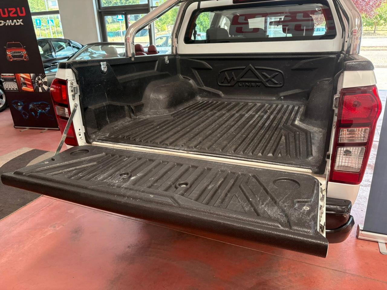 ISUZU PICK-UP 4X4 DOPPIA CABINA Posti 5 Diesel 2.5 TD Km 164.894 Garanzia 12 mesi