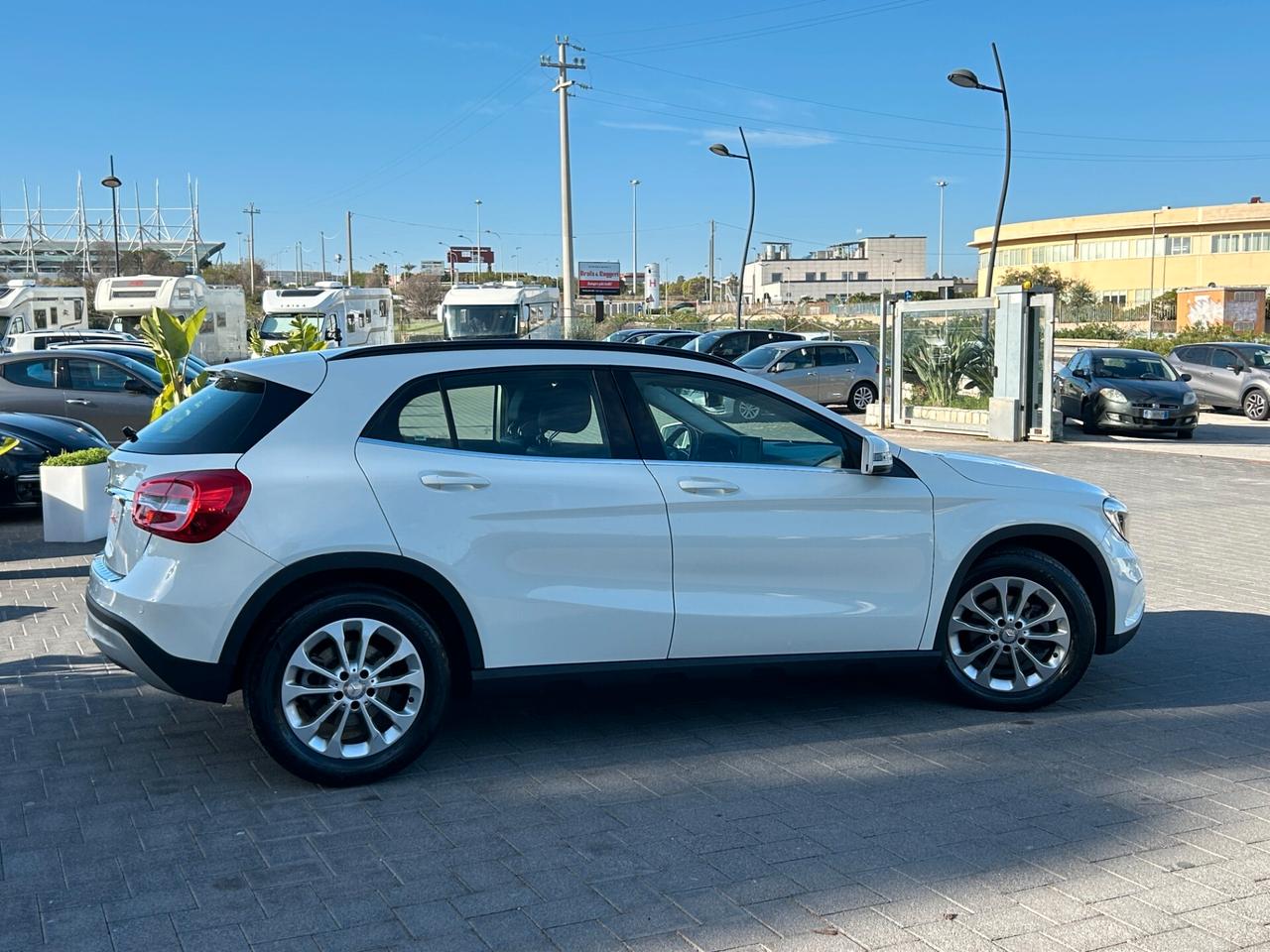 Mercedes-Benz GLA 180d Business