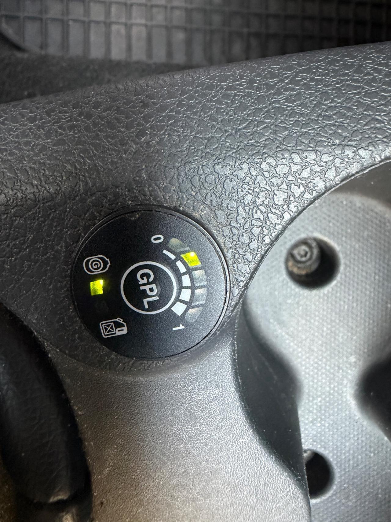 Dacia Sandero 1.2 BENZINA -GPL VALIDO 2035 75CV EURO 5B