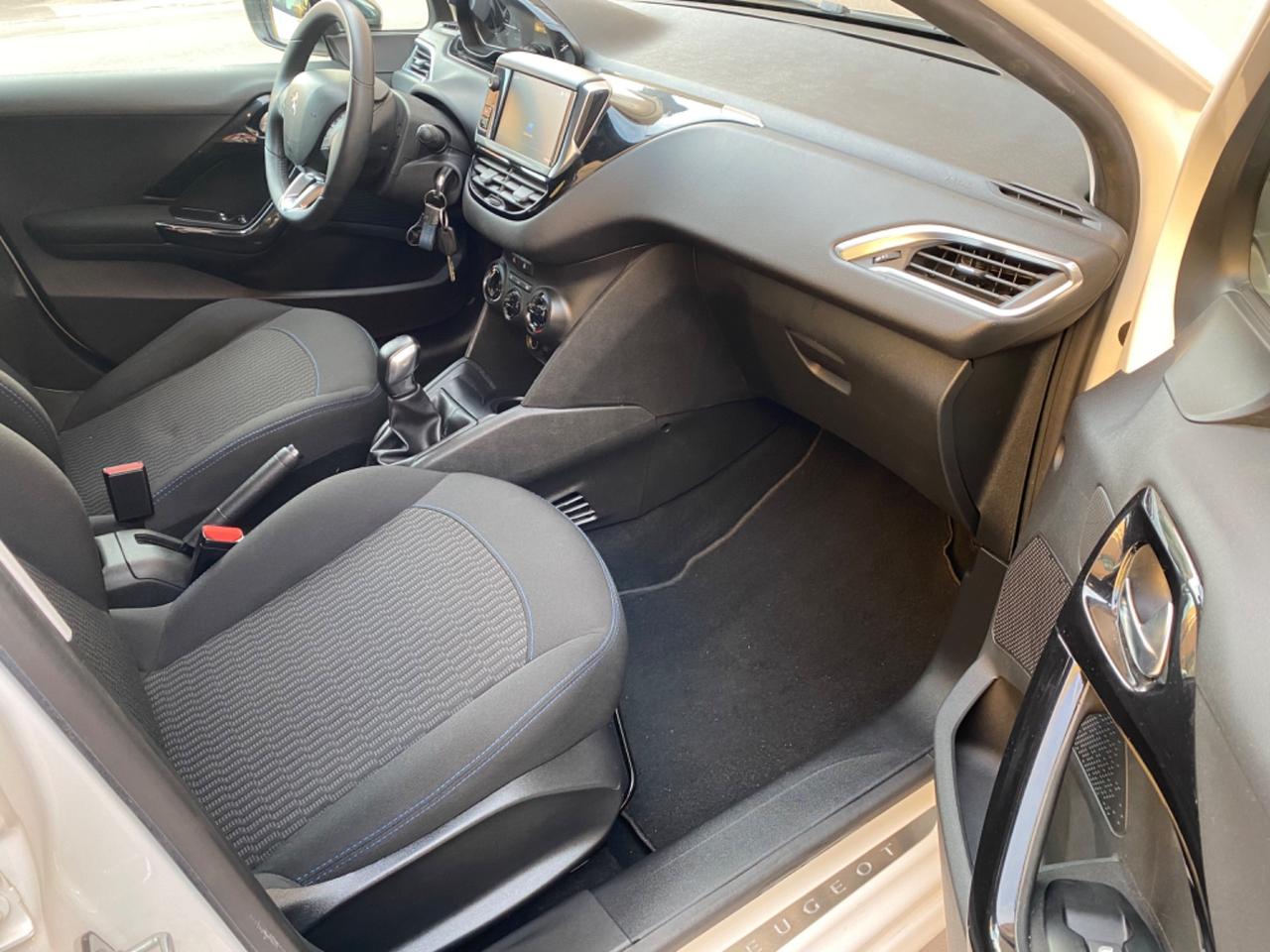 Peugeot 208 1.2 Benzina Signature