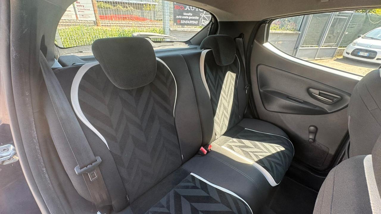 Lancia Ypsilon 0.9 TwinAir 85 CV 5 porte Metano Ecochic Platinum