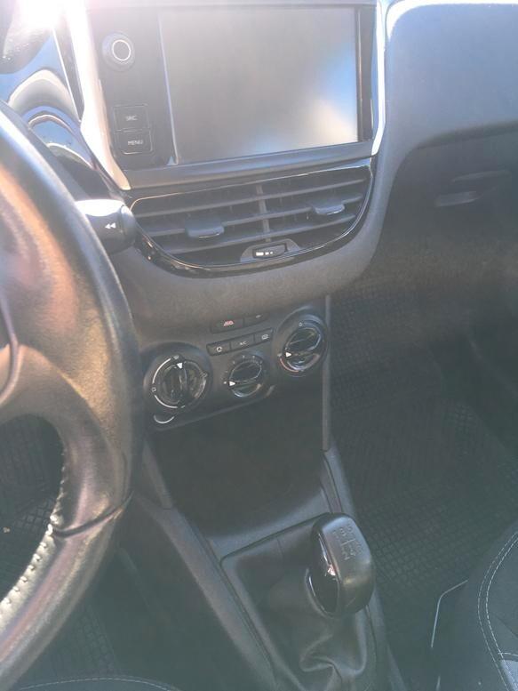 Peugeot 208 1.4 HDi 68 CV 5 porte Allure