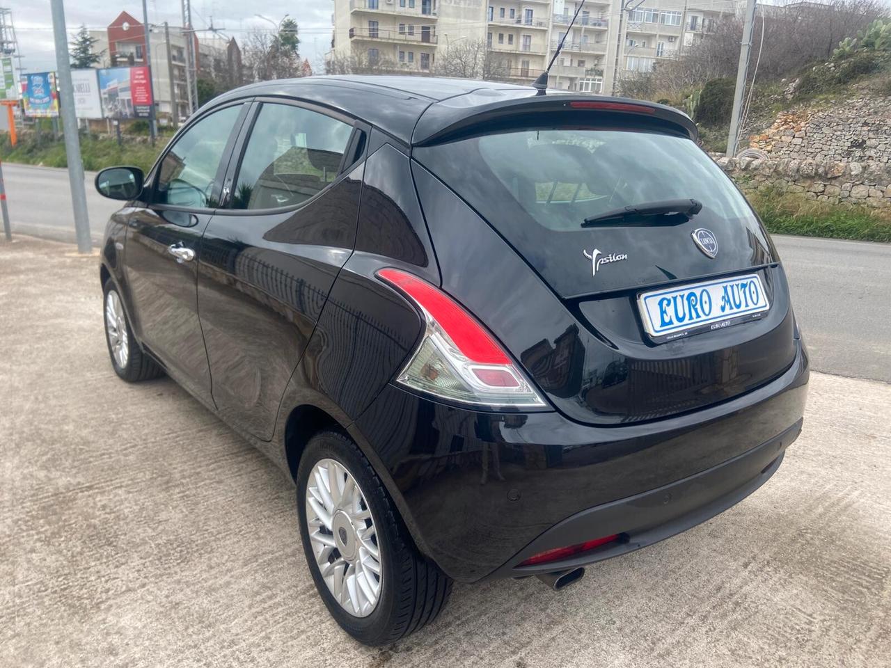 Lancia Ypsilon 1.2 69 CV 5 porte Platinum