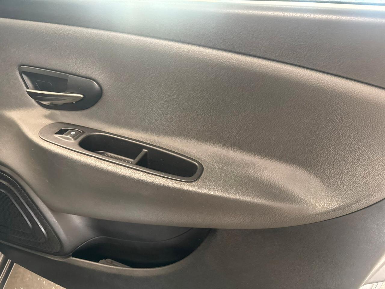 Lancia Ypsilon 1.2 69 CV 5 porte Silver