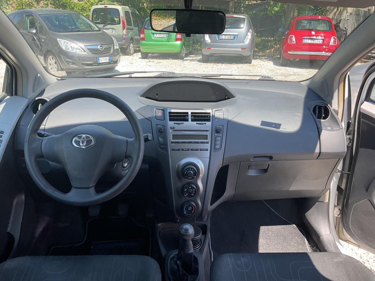 Toyota Yaris 1.0 5 porte
