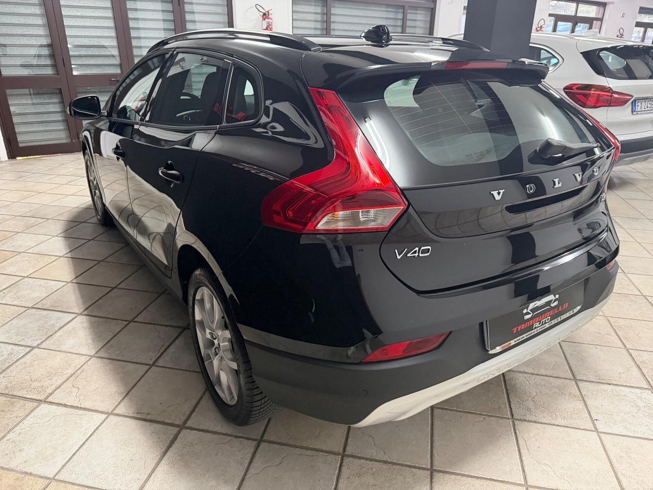 VOLVO V40 2.0 D2 (120) Cross Country Kinetic 2017