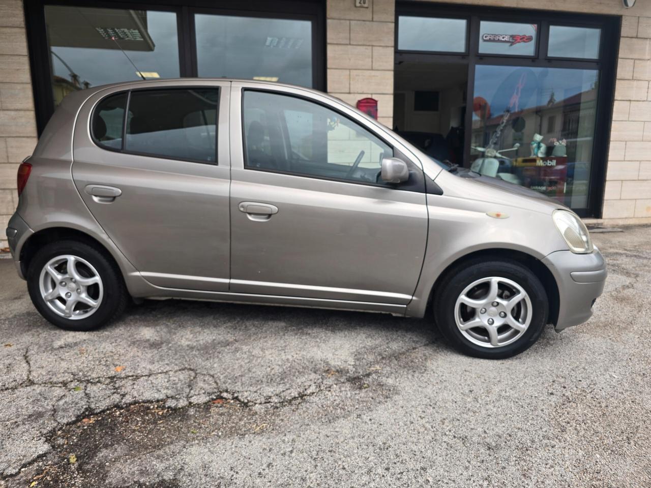 Toyota Yaris 1.0i 16V cat 5 porte Expo