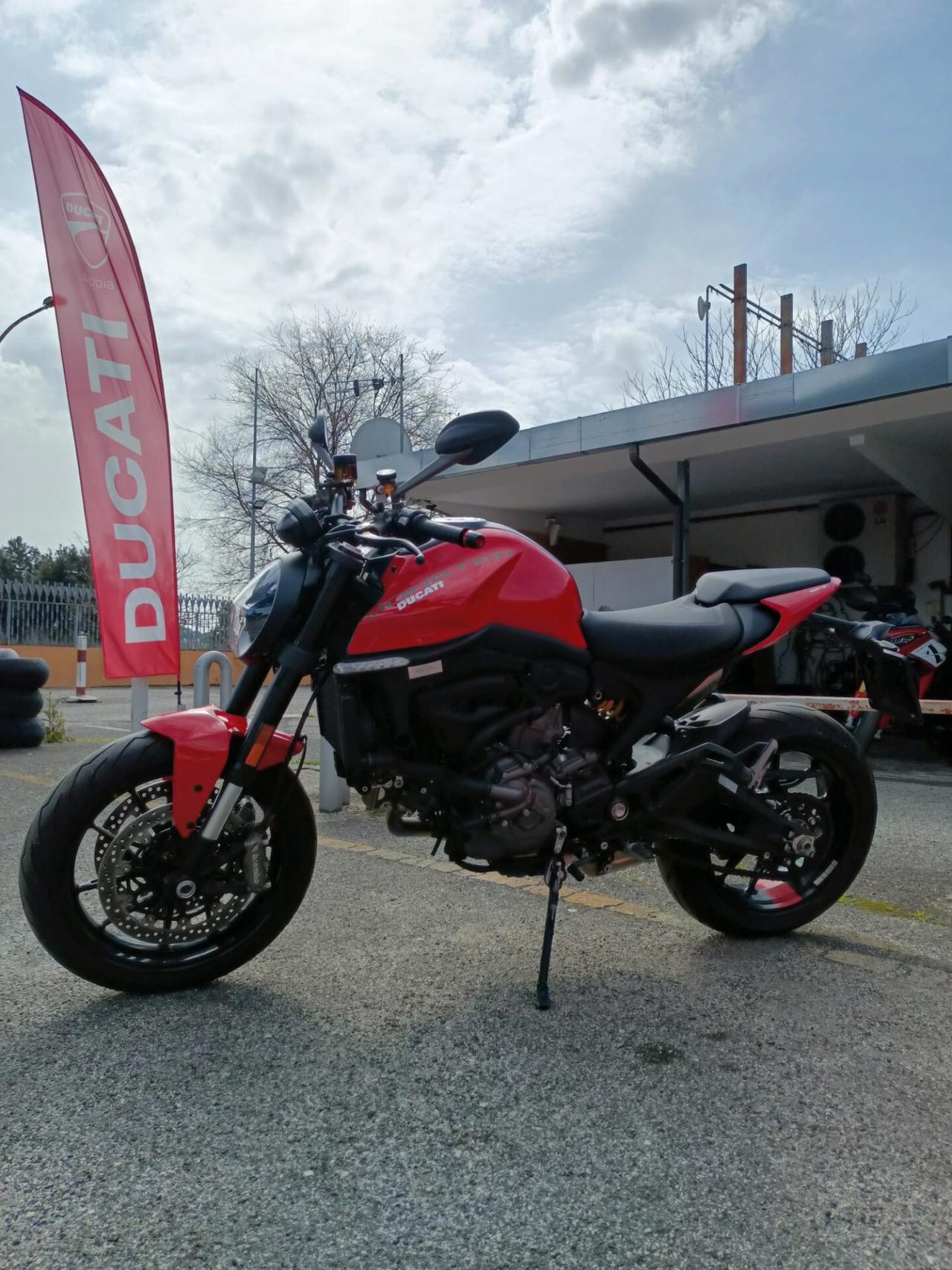 Ducati Monster 937 RED