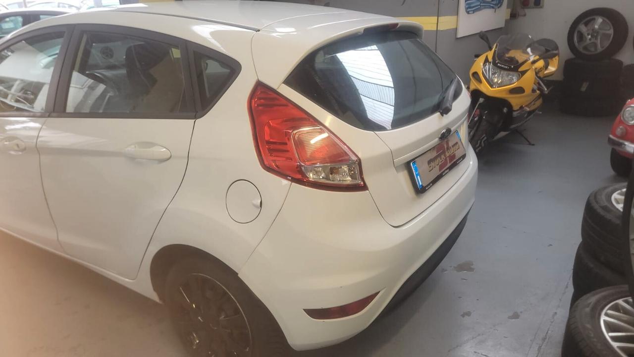 Ford Fiesta 1.5 TDCi. AUTOCARRO CON I POSTI