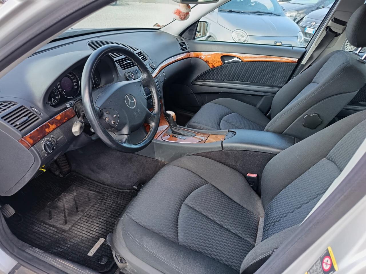 Mercedes-benz E 270 CDI cat Elegance