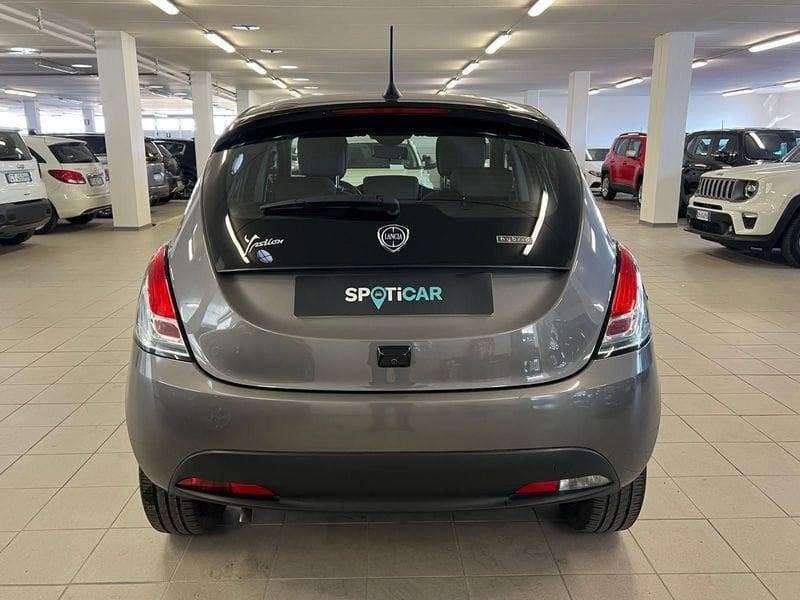 Lancia Ypsilon 1.0 FireFly 5 porte S&S Hybryd Gold