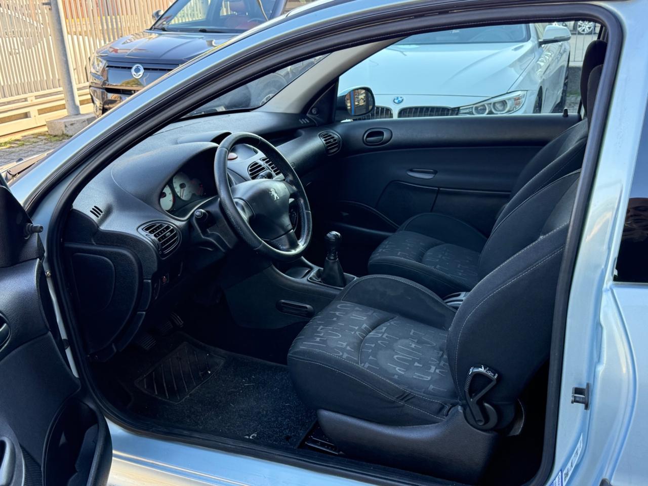 Peugeot 206 1.1 3p. XT