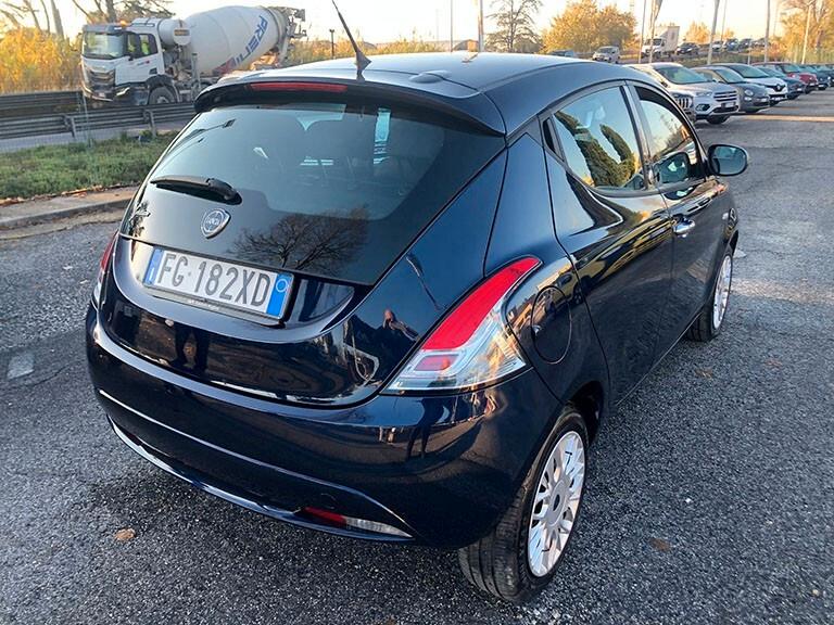 Lancia Ypsilon 1.2 69 CV 5 porte GPL Ecochic Silver