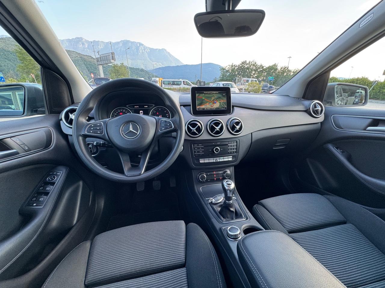 Mercedes-benz B 180 d Sport Retrocamera, Tempomat, Navi