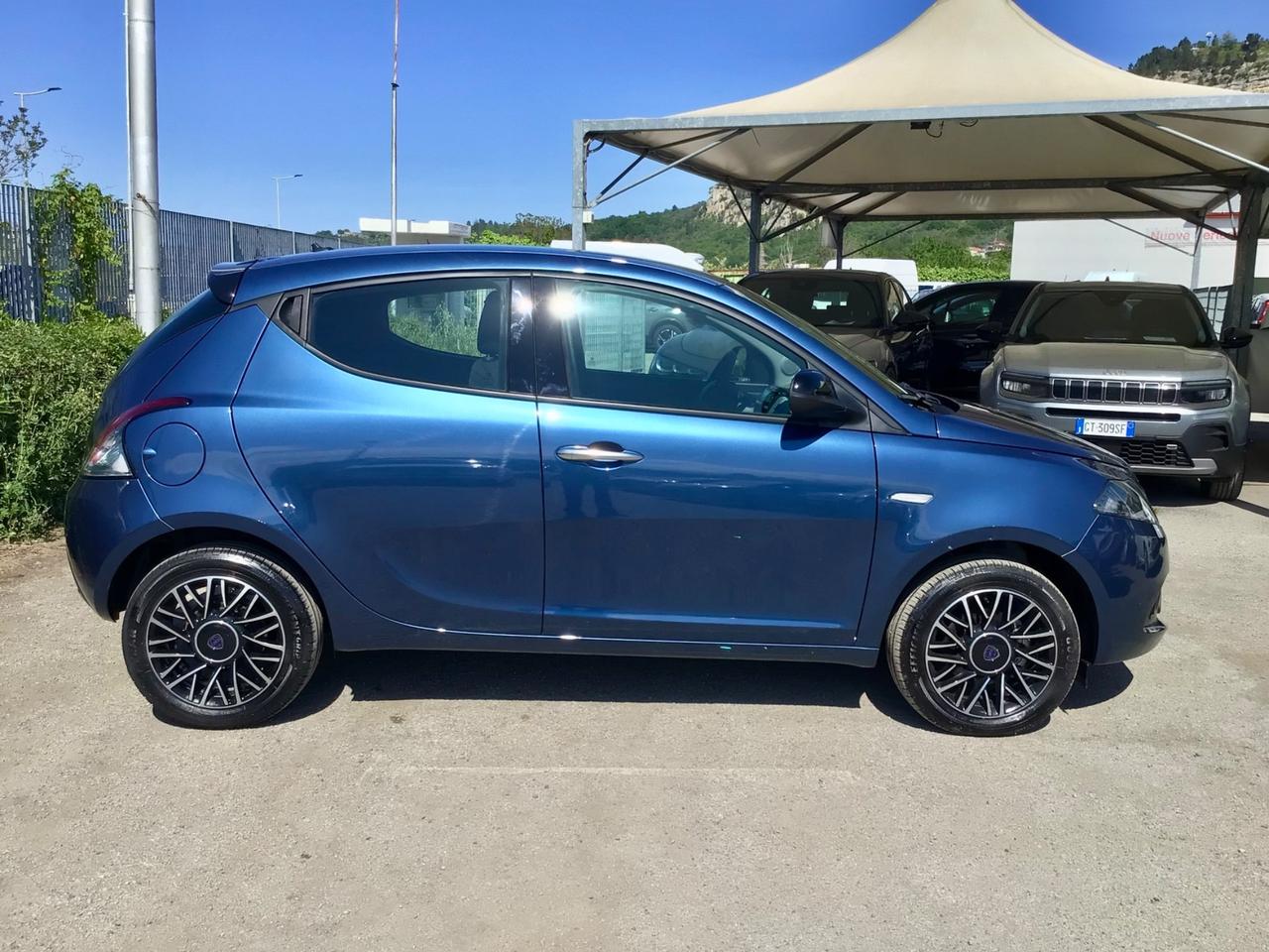 Lancia Ypsilon 1.0 FireFly KM 0 Hybrid Platino
