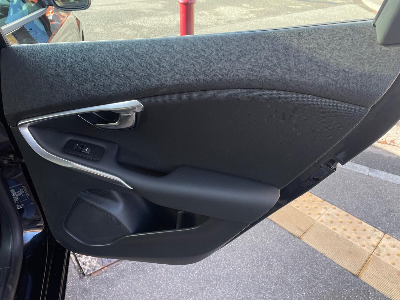 Volvo V40 2.0 D2 120cv MOMENTUM/GARANZIA 12 MESI