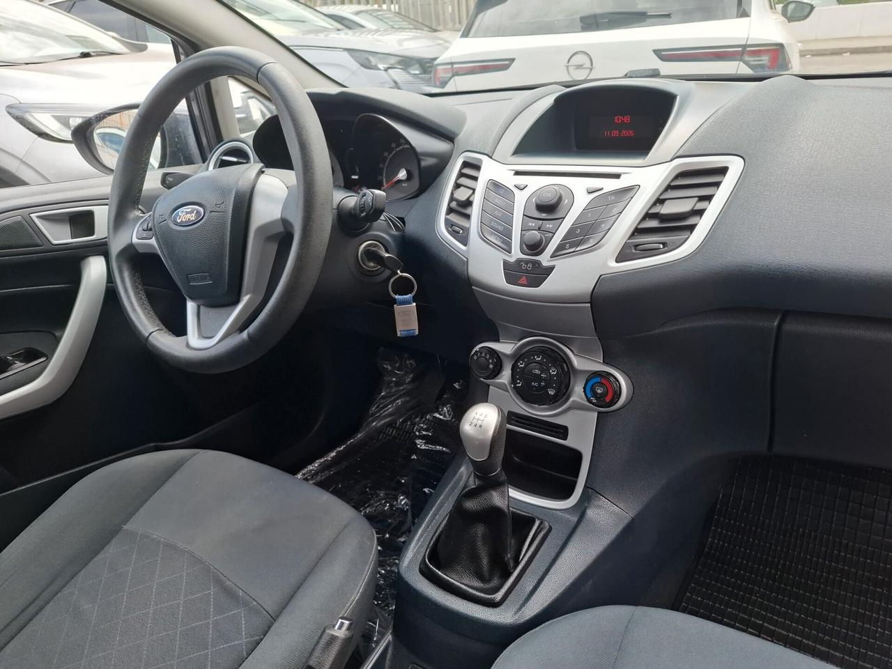 Ford Fiesta TITANIUM 1.4 TDCi 70CV 5 porte