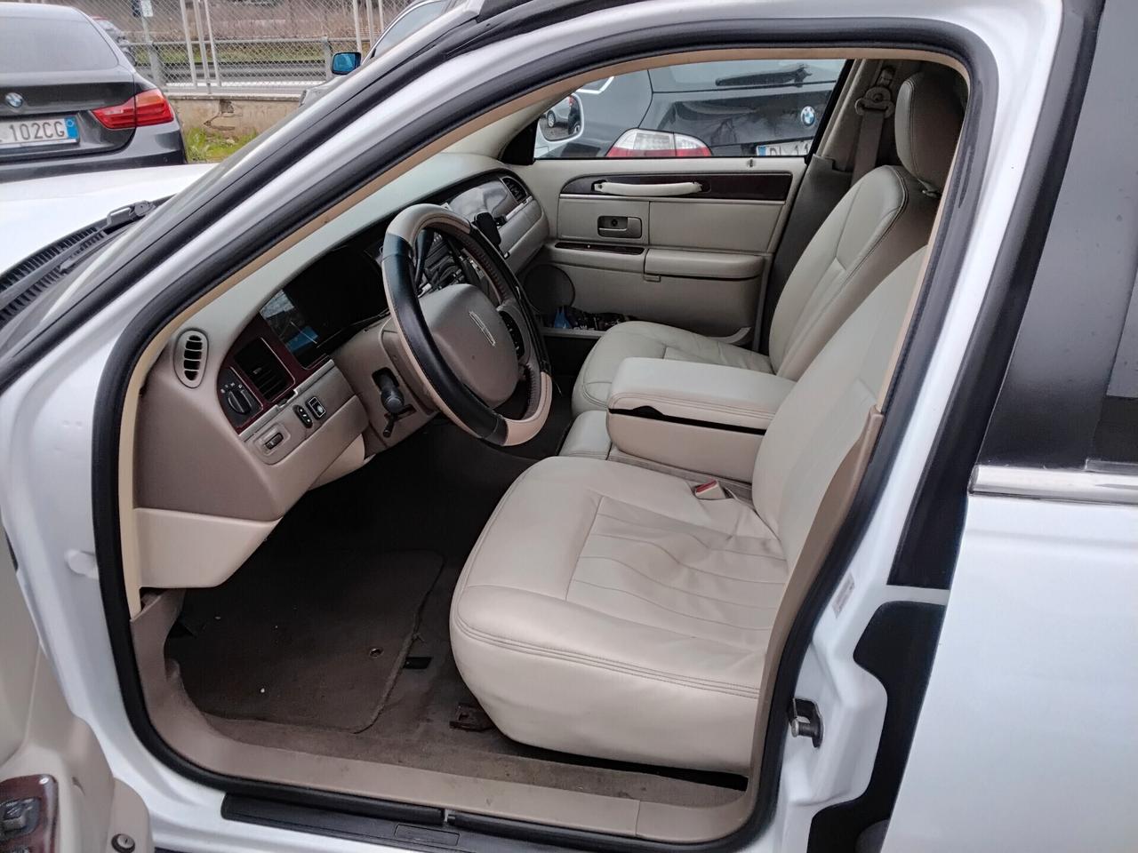 Lincoln Town Car town 7
