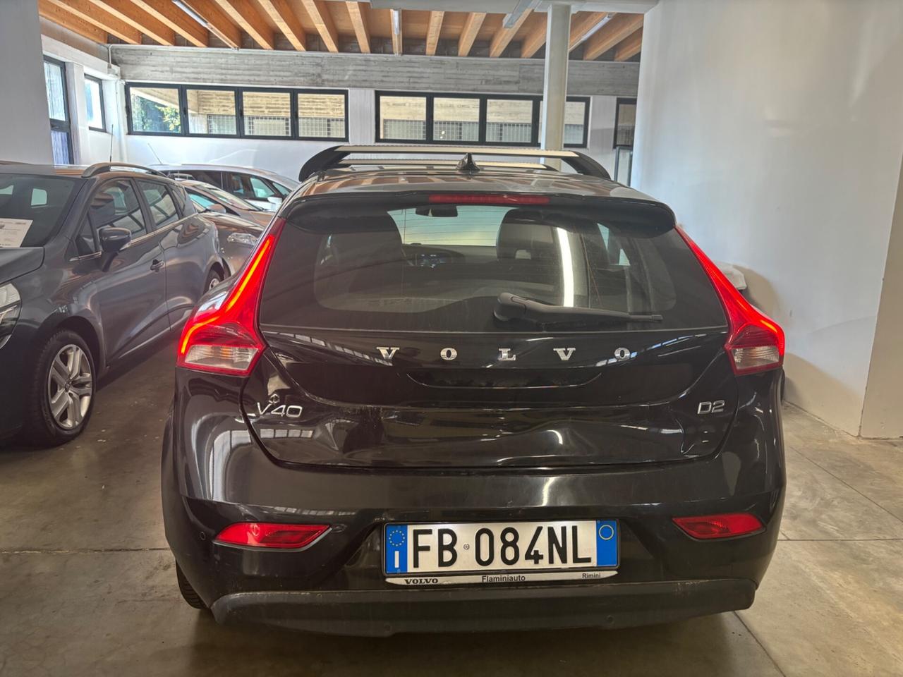 Volvo V40 D2 R-design EXPORT / COMMERCIANTI