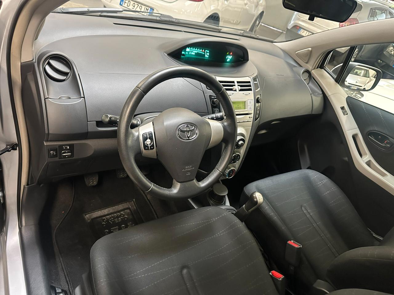 Toyota Yaris 1.0 5 porte