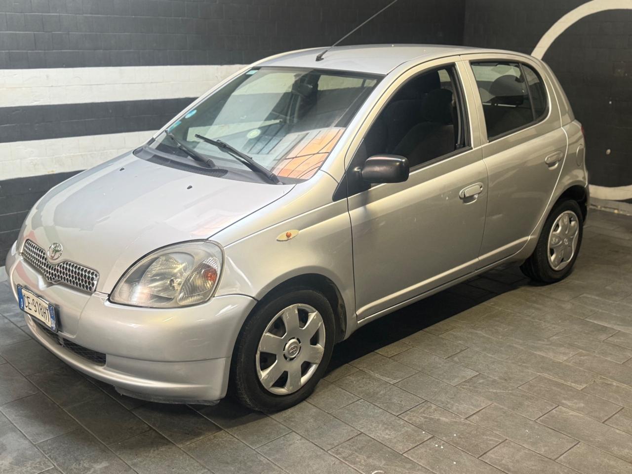 Toyota Yaris 1.3i 16V cat 5 porte Sol