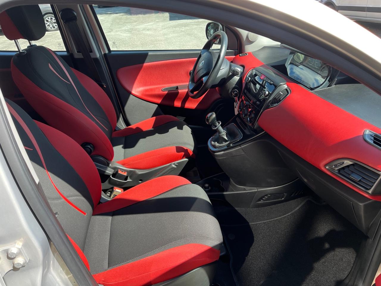 Lancia Ypsilon 1.2 69 CV Black/Red-km72000-