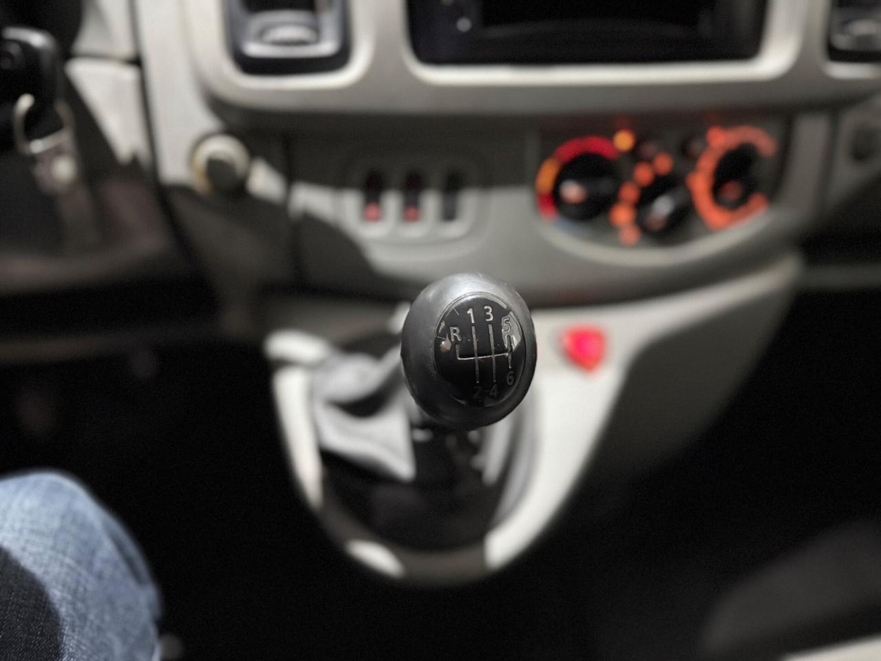 Opel Vivaro 1.9 CDTI 100CV/KW73 Gancio traino