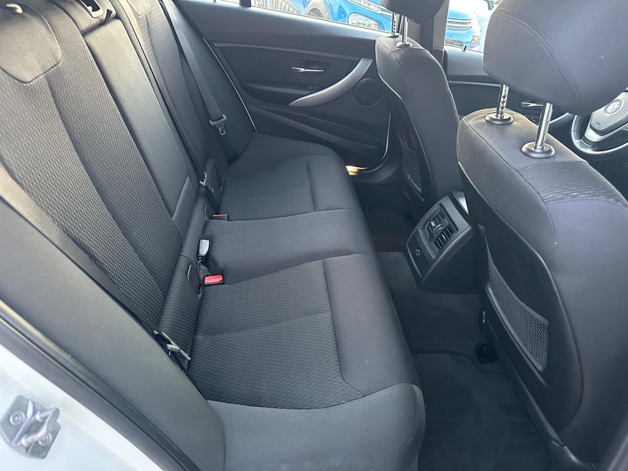 Bmw Serie 316d Touring Modern 2.0 116CV DA VETRINA
