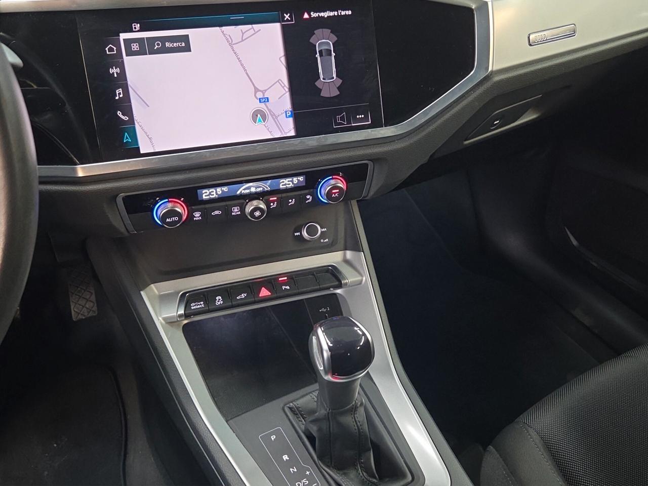 Audi Q3 45 TFSI e S tronic Business