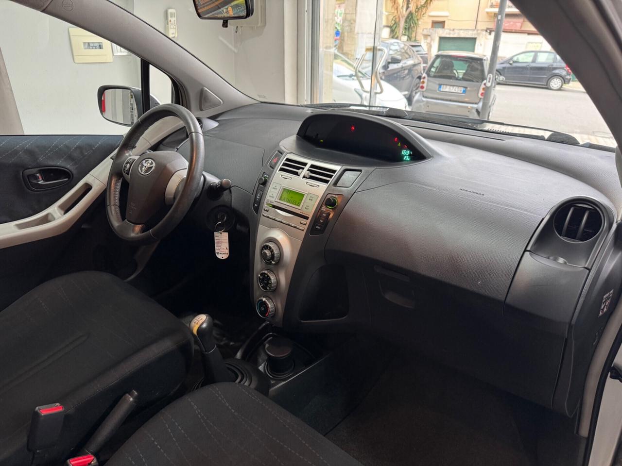 Toyota Yaris 1.0 benzina 5 porte Sol