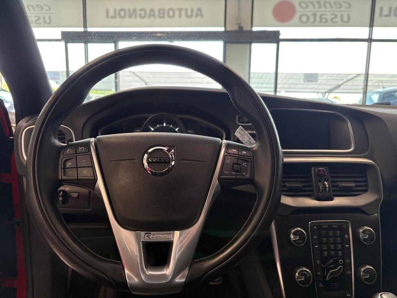 Volvo V40 R-DESIGN D2 2.0 120 CV 6mt