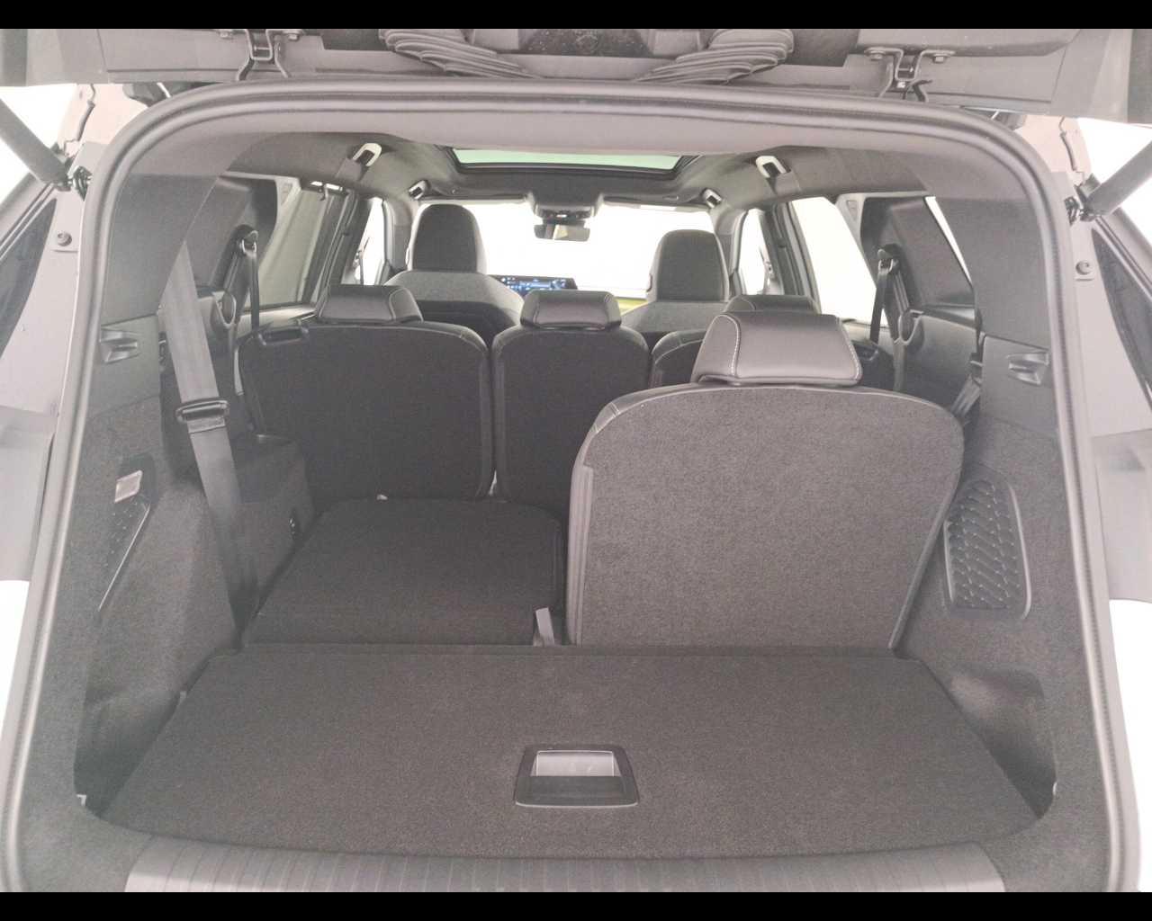 PEUGEOT Nuovo 5008 Hybrid 136 e-DCS6 GT