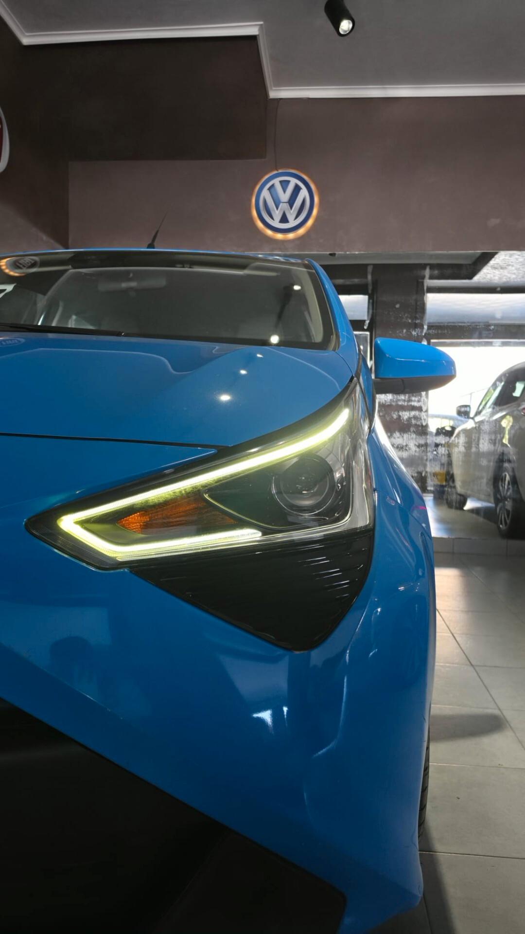 Toyota Aygo Connect 1.0 VVT-i 72 CV 5 porte x-clusiv