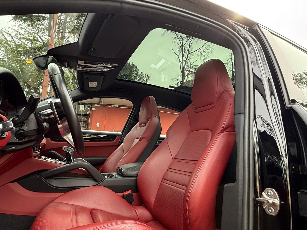 Cayenne Coupé 3.0 V6 E-Hybrid ROSSO CARTIER KAMERA *PROMO* FULL OPTIONAL