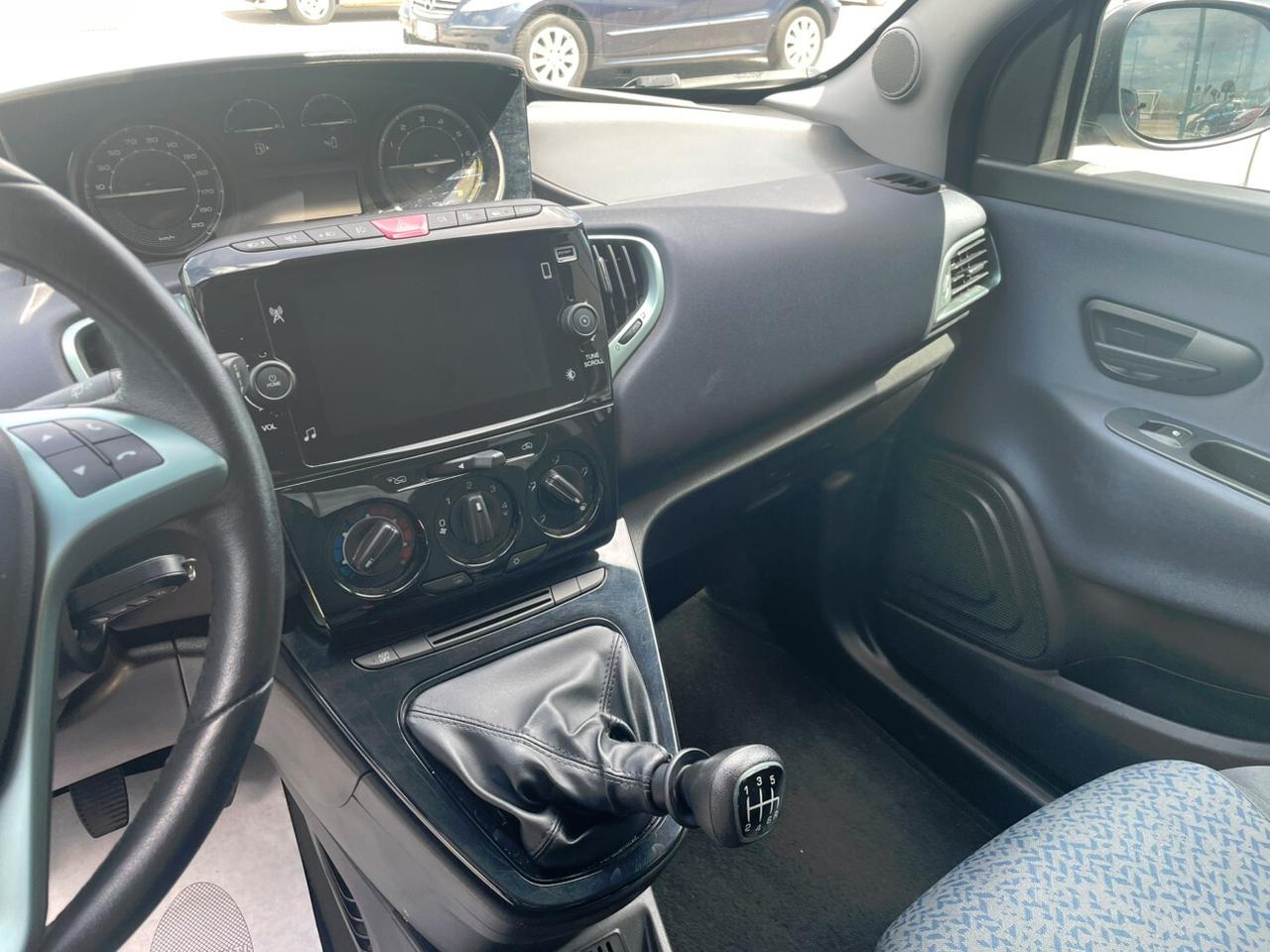Lancia Ypsilon 1.0 FireFly 5 porte S&S Hybrid Gold