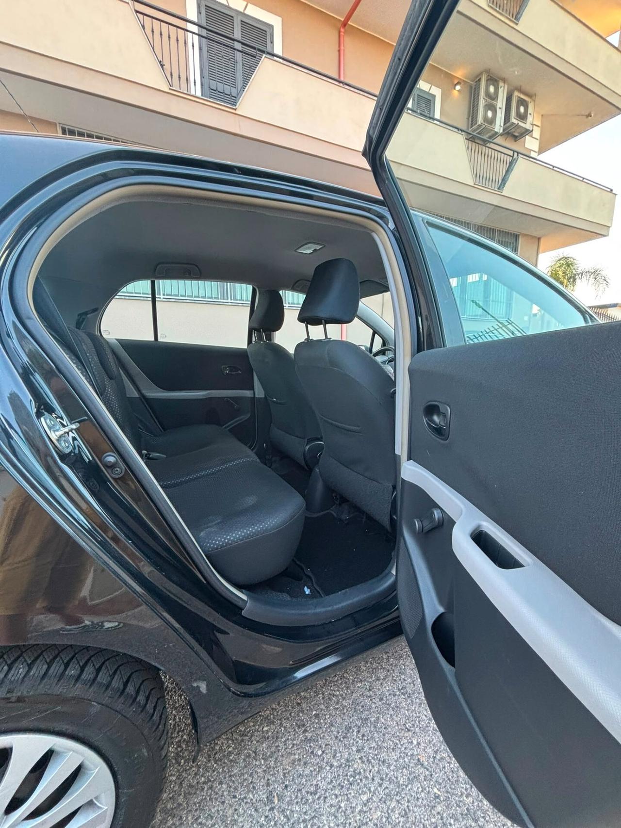 Toyota Yaris 1.0 5 porte Sol ANNO 2010