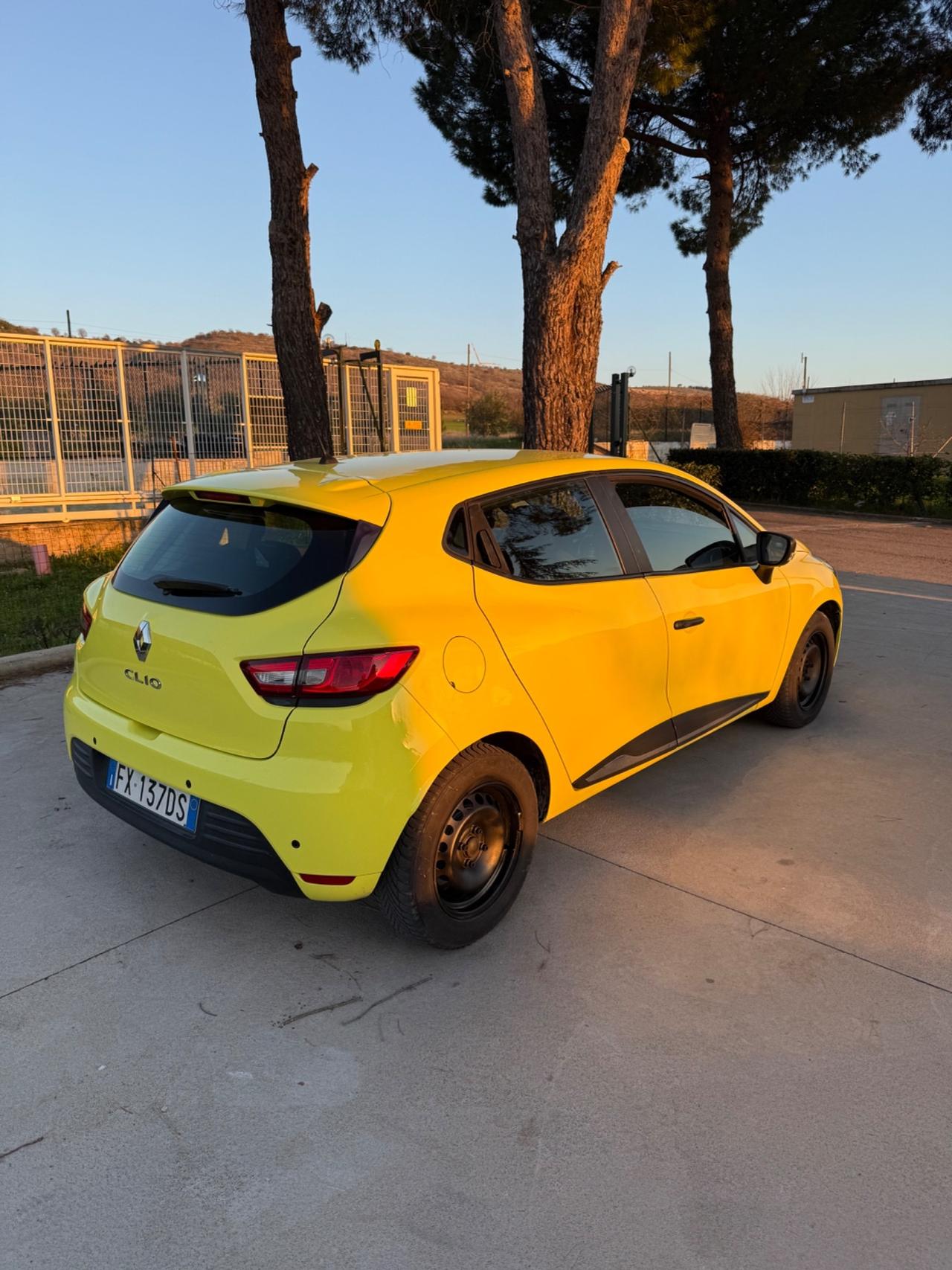 Renault Clio dCi 8V 75 CV 5 porte Moschino Intens