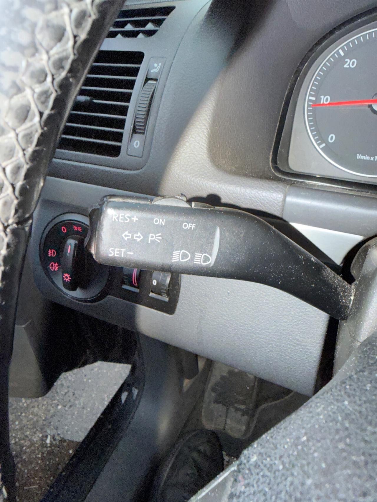 VW Touran 2.0 TDI 5-POSTI 6-MRCE FAMIGLIARE