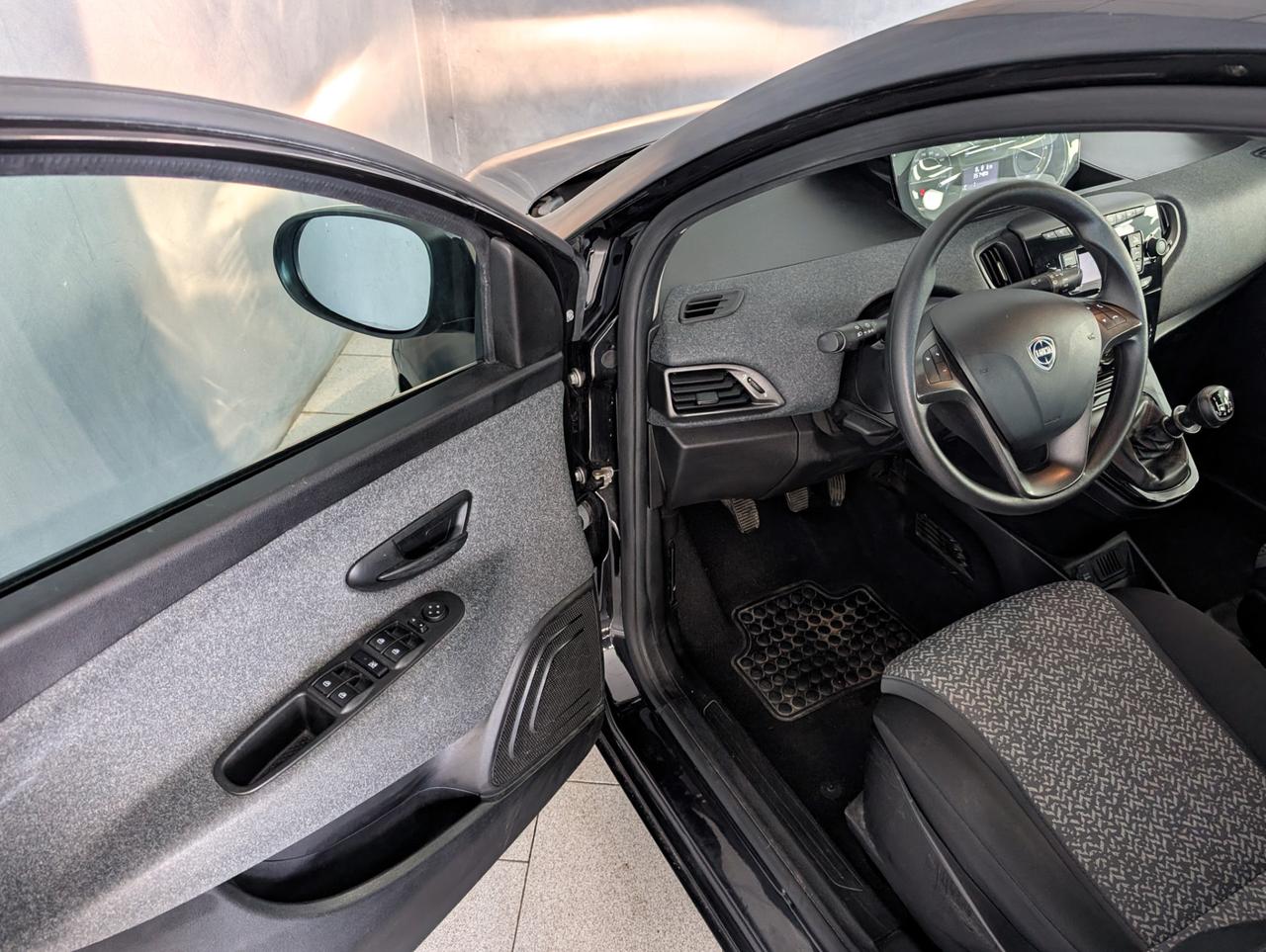 Lancia Ypsilon 1.0 Hybrid 70cv Silver Plus