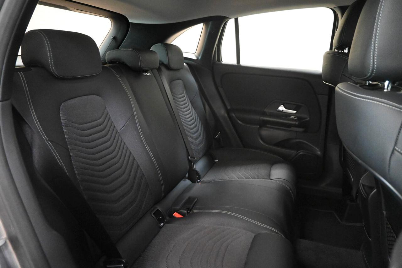 MERCEDES GLA (H247) GLA 180 d Automati...